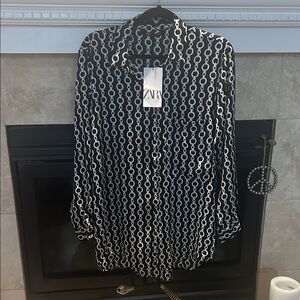 Zara Women's Black and White Chain Pattern Blouse